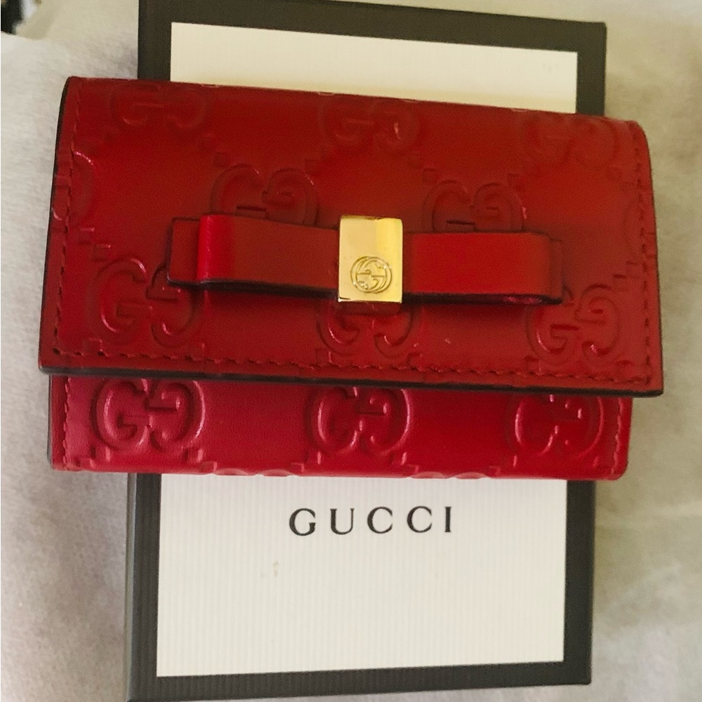 Gucci Scarlet Embossed Keycles